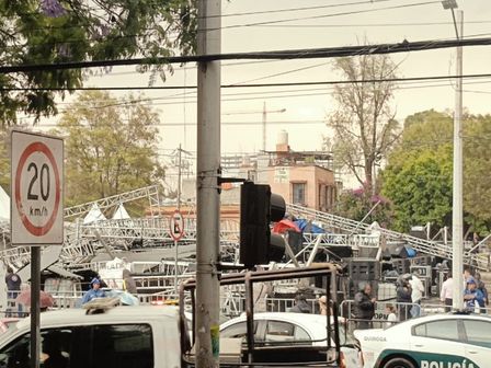 El escenario colapsó previo al concierto de 'Grandiosas' por el Día de las Madres | X