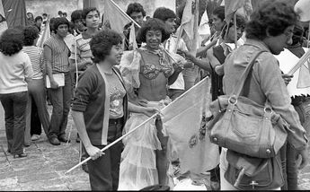 Las personas trasvestidas eran muy pocas en las primeras manifestaciones de la comunidad homosexual./Archivo Milenio.