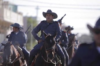 Policía Montada en desfile de la Revolución Mexicana de Torreón | Foto: Manuel Guadarrama
