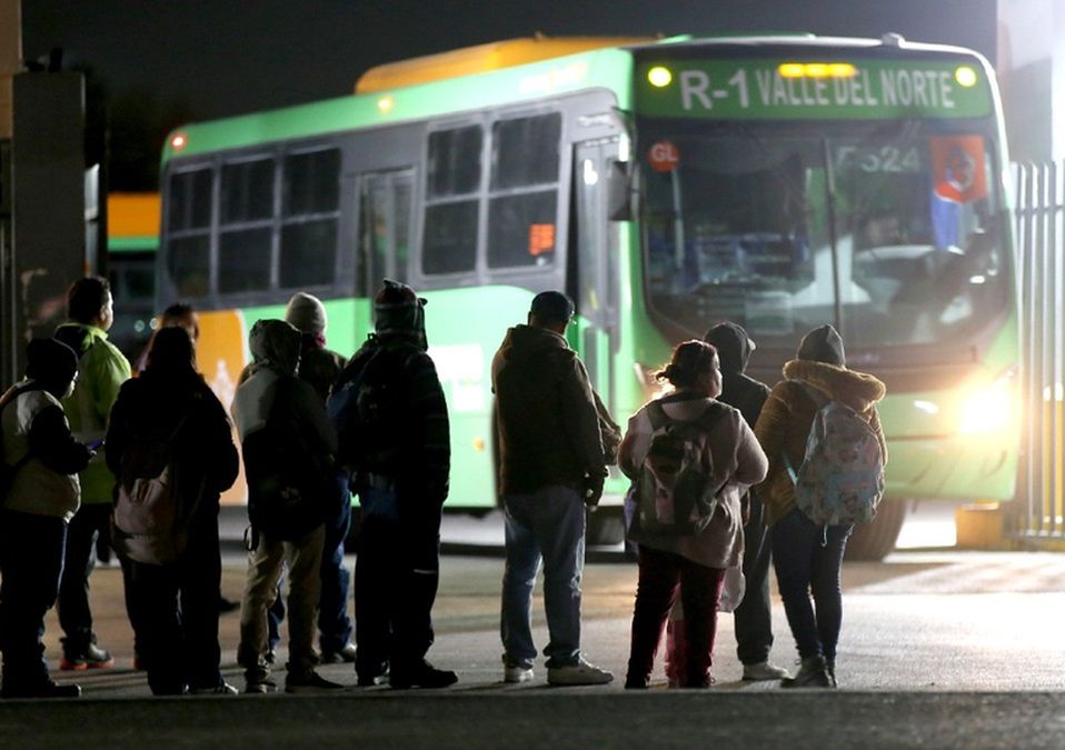 Movilidad de Nuevo León atribuyó el mayor tiempo de espera en la tarde-noche a flujo de pasajeros. | Roberto Alanís