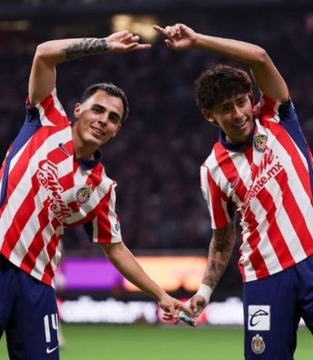 Santiago Sandoval y Hugo Camberos siguen en plan grande con Chivas | Chivas vía Instagram