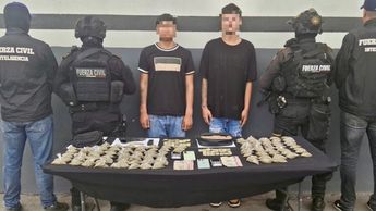 Adolescentes de 16 años de edad detenidos durante el operativo. | Foto; Cortesía