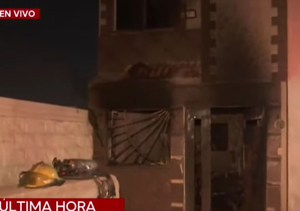 La magnitud del fuego obligó a una respuesta inmediata del Heroico Cuerpo de Bomberos / FOTO: Especial