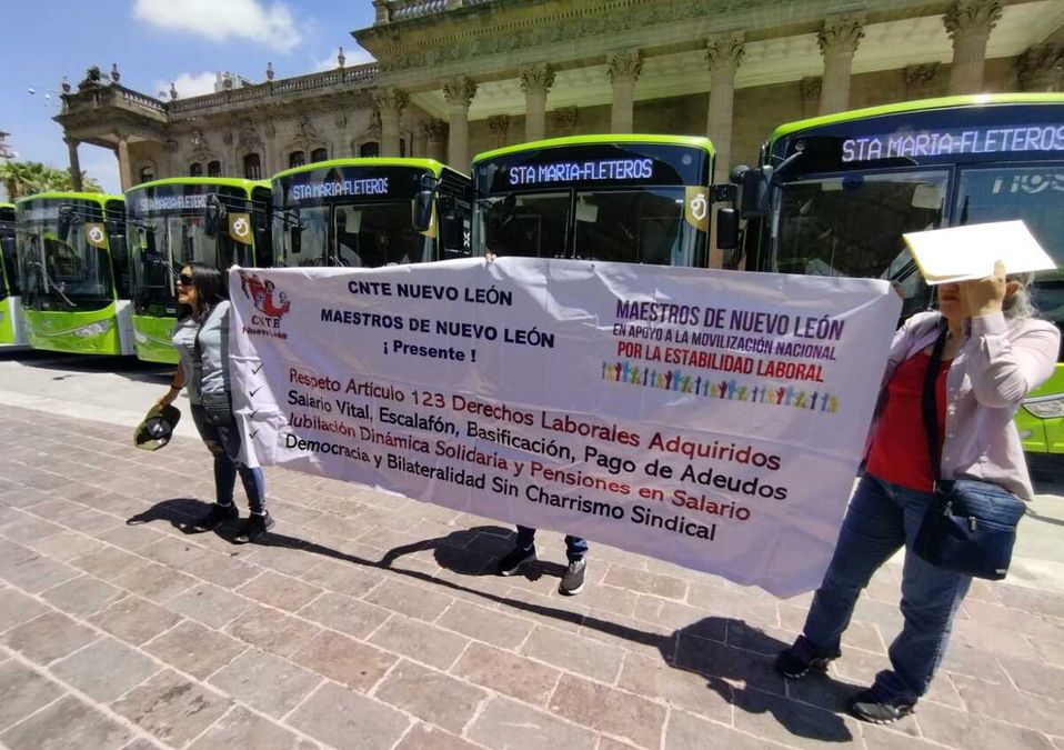 Protesta de maestros en la Explanada de los Héroes. | Orlando Maldonado