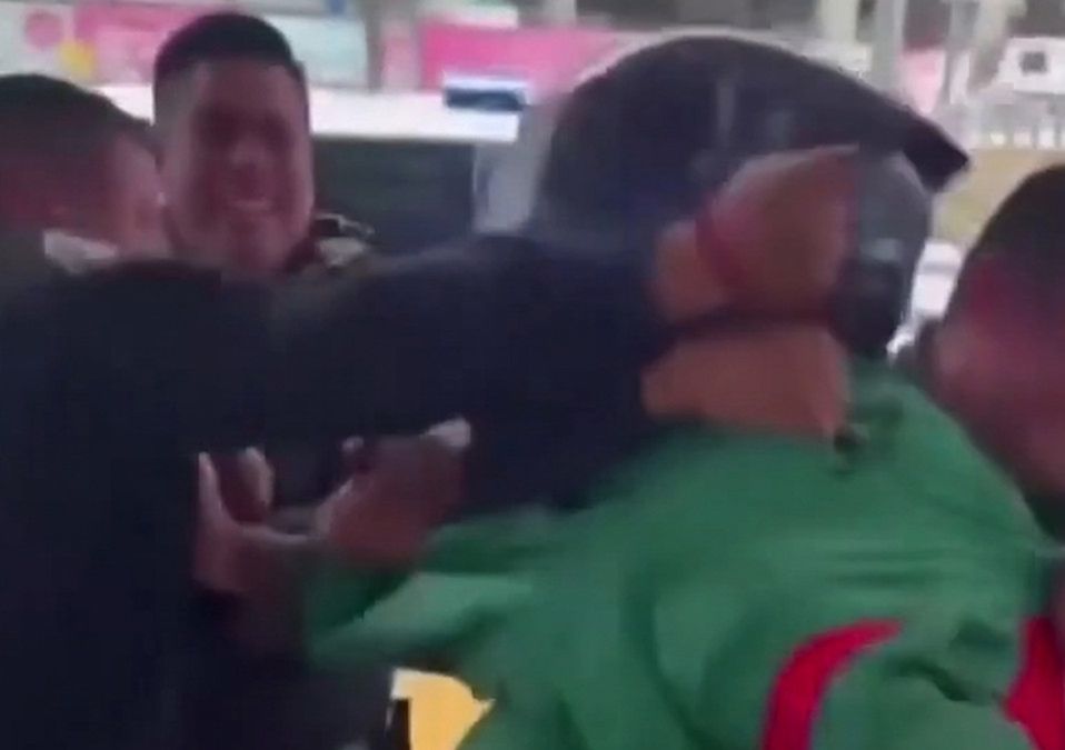 Los policías de la Miguel Hidalgo que fueron captados golpeando a un civil serán investigados por Asuntos Internos | Telediario