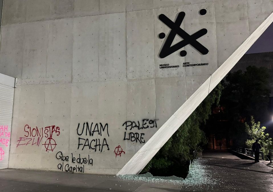 UNAM condena actos vandálicos en el Centro Cultural Universitario / Manolo Hernández