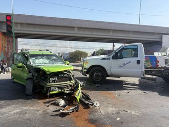 Elementos de Vialidad de Santa Catarina abanderaron la zona e hicieron una reducción de carriles. | Pedro Delgado