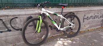 Bicicleta que intentaba robar el presunto ladrón / Diana Barajas