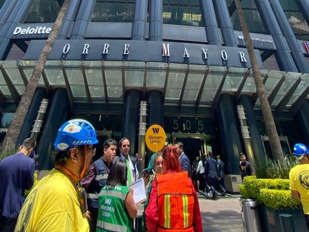 Cuando suena la alerta sísmica, la población debe desalojar los edificios | Cuartoscuro
