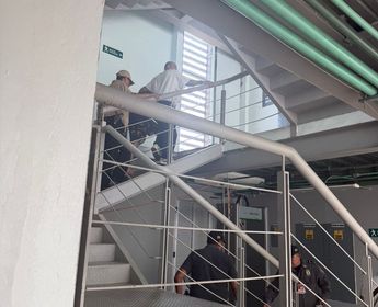 Familiares de los detenidos acusan presunto uso de la fuerza injustificada durante la detención de los acusados.