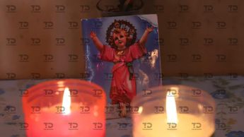 Veladoras en casa de los familiares ya recuerdan a los 10 fallecidos, entre ellos dos menores de edad y un bebé de pocos meses / Melanie Torres