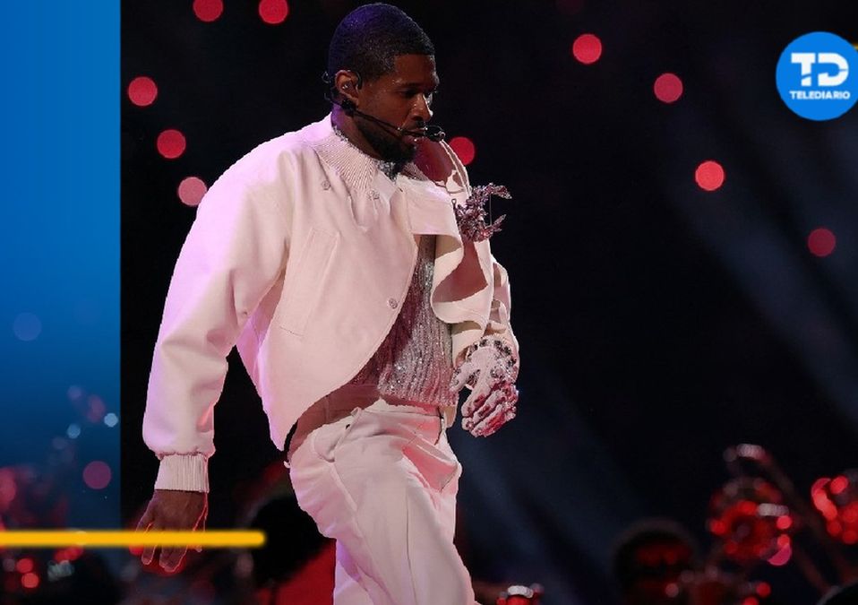 Usher tuvo varios vestuarios en el Super Bowl 58 / AFP.