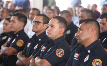 Entregan reconocimientos a bomberos en su día en NL / Jorge López