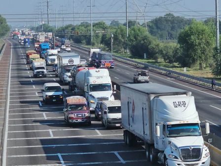Si tienes un accidente o necesitas reportar una emergencia en la autopista México-Puebla, puedes hacerlo llamando al número 074 | Es Imagen