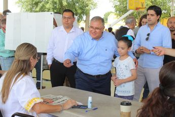 Sergio Lara, candidato del PAN acudió a ejercer su voto en la casilla ubicada en el Colegio Cumbres.