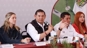 El gobernador Alejandro Armenta en la primera Asamblea Informativa del Ecoparque Pensar en Grande en Flor del Bosque | Gobierno de Puebla