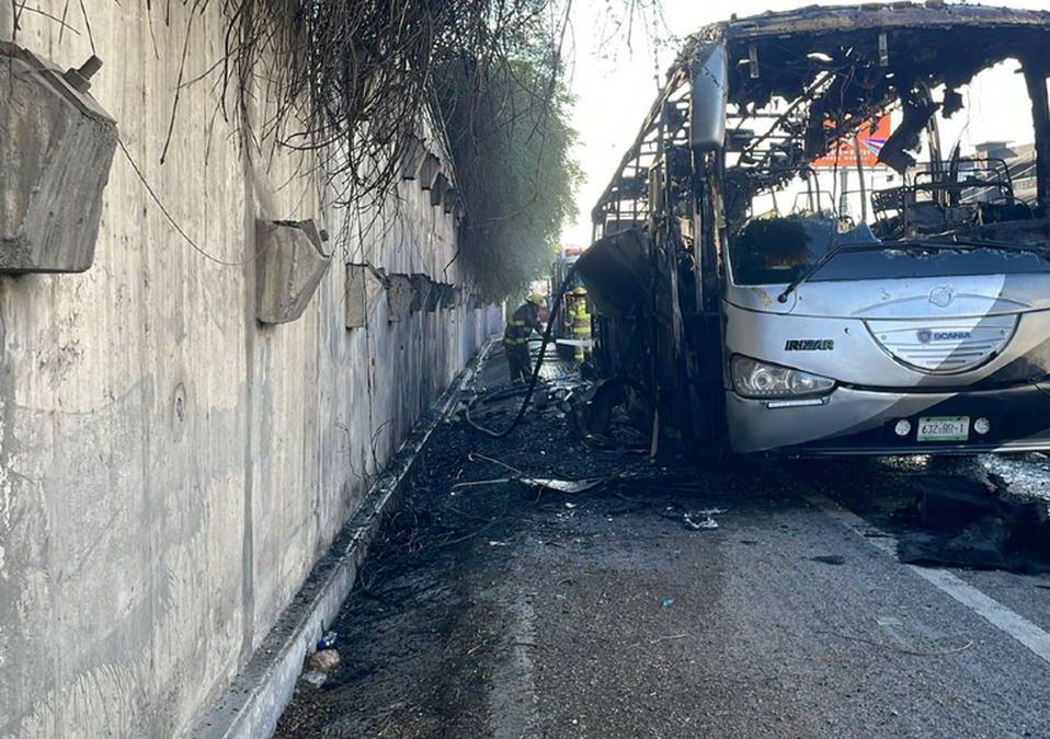 Las personas que estaban en el camión descendieron rápidamente | Especial
