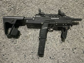 El arma de juguete utilizada por el detenido para realizar el intento de robo. | Cortesía