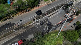 Tras tocar suelo, la avioneta se desplazó unos cientos de metros y explotó. | AFP