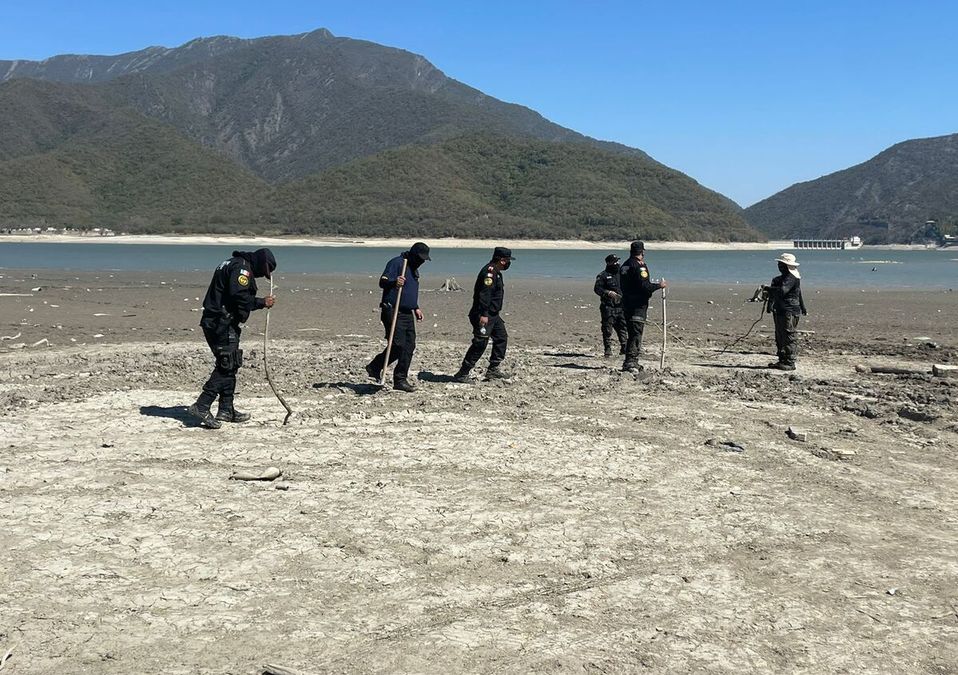 Hallazgo de presuntos cuerpos en Presa La Boca de Santiago, Nuevo León. / Víctor González Garza