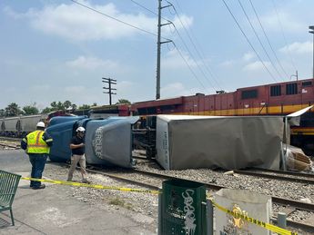El tráiler volcó al ser golpeado por el tren. | Pedro Delgado