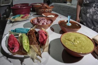 Tamales de gansito, chicle, moras y limón con crema / Melanie Torres