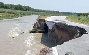 Lluvias en Nuevo León derrumban carretera en Cadereyta | Agustín Martínez