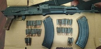 A los hombres se les aseguró un fusil AK-47 y una pistola calibre .40. | Cortesía