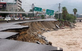 Destrucción de avenidas de Monterrey, Nuevo León.