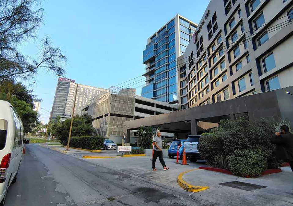 El asalto provocó la movilización de policías de San Pedro en la avenida Lázaro Cárdenas. | Agustín Martinez