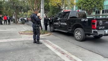 La policía Estatal llegó hasta el sitio para abordar a los sospechosos/ Especial