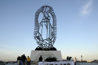 Virgen de Guadalupe en cerro de colonia Independencia / Raúl Palacios