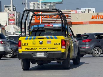 Elementos de la Policía de Monterrey y de Fuerza Civil atendieron el reporte del hombre herido de bala. | Fabricio Gallegos