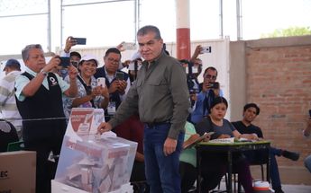 Miguel Riquelme hace efectivo su voto en Coahuila | Foto: Milenio