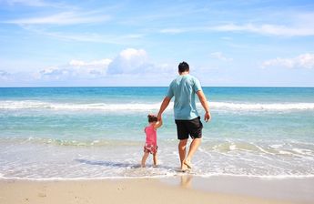 Familia en la playa | Pixabay