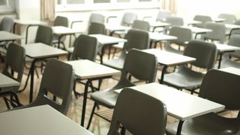 Salón de clases vacío / Especial