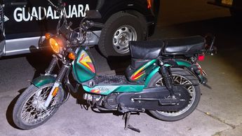 La motocicleta fue asegurada luego de que la consulta en Plataforma México confirmara reporte de robo vigente | Foto: Especial