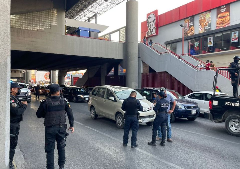 Hombre resulta lesionado tras caer en la estación Cuauhtémoc del Metro. | Víctor González