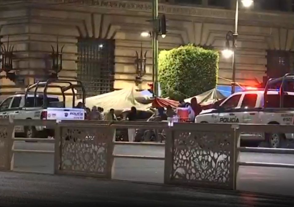 Los manifestantes de la CNTE indicaron que el fallecido se sintió mal luego de cenar durante el plantón | Telediario