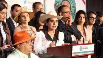 Grecia Quiroz, contó con el respaldo público de bancadas.