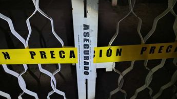 El inmueble fue asegurado con sellos oficiales por agentes de investigación para deslindar responsabilidades.
