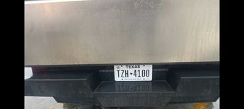 Placas de Texas con las que circuló la Cybertruck el lunes. | Eduardo Mendieta