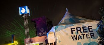 A lo largo del festival encontrarás estaciones como esta para hidratarte de manera gratuita / EDC México
