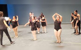Bailarinas se presentaràn en Teatro Universitario / Francisco Zùñiga Esquivel