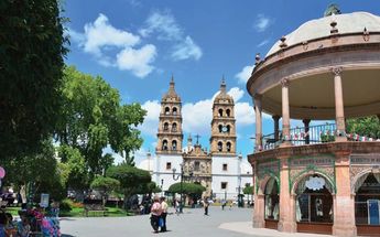 Plaza de Armas en el Centro Histórico de Durango.