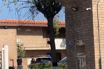 Paramédicos acudieron al sitio para brindarle atención; sin embargo, confirmaron que el hombre ya no contaba con signos.| Kevin Carranza