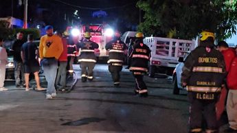 Elementos de Protección Civil y Bomberos de Guadalajara acudieron para sofocar el incendio | Juan Carlos Munguía