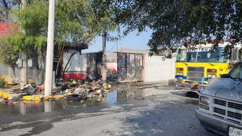 Incendio en lote baldío del Centro de Guadalupe. | Agustín Martínez