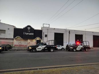Movilización de autoridades por riña en bar de Monterrey. | Agustín Martínez