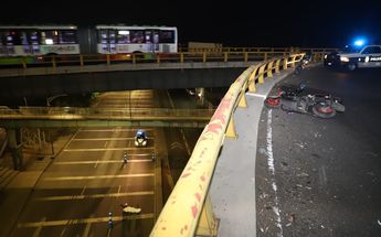 Muere motociclista al salir proyectado por un puente / Luis Manuel Acevedo